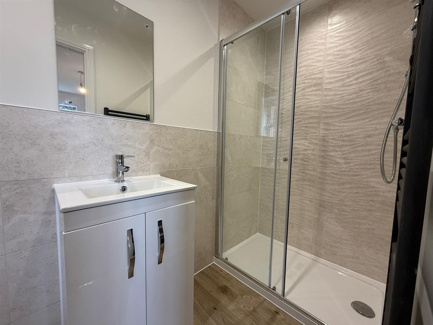 3 Bedroom House To Rent image 12